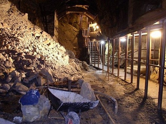 Podziemne fabriky zbrojeniowe